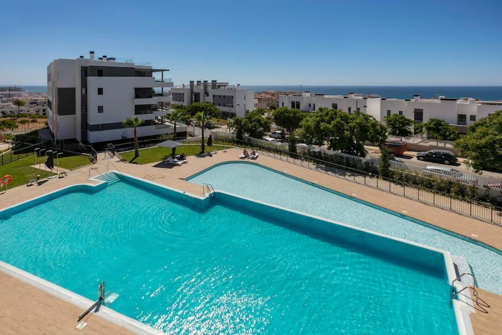 Amazing 4 Bedroom With Pools + Gym - Rdr269