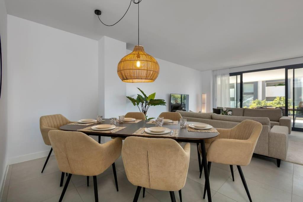 Amazing 4 Bedroom With Pools + Gym - Rdr269
